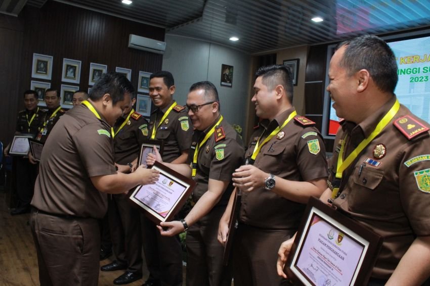 Cabjari Pancur Batu Raih Penghargaan Bidang Pidsus, Intilijen serta Pembinaan