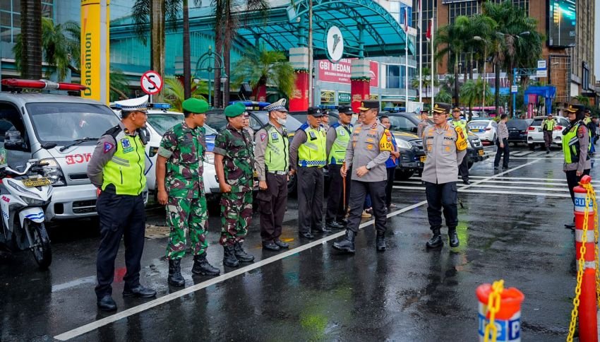 9.898 Gereja Dijaga Ketat Polisi