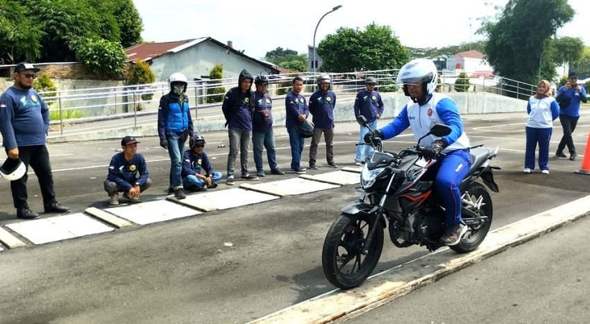 Perkuat Semangat Cari Aman, Honda Edukasi Komunitas Win 100 Medan