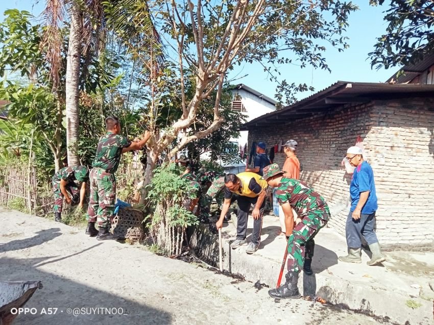 ASN, TNI, Polsek Indrapura Gotong Royong Bersama Masyarakat