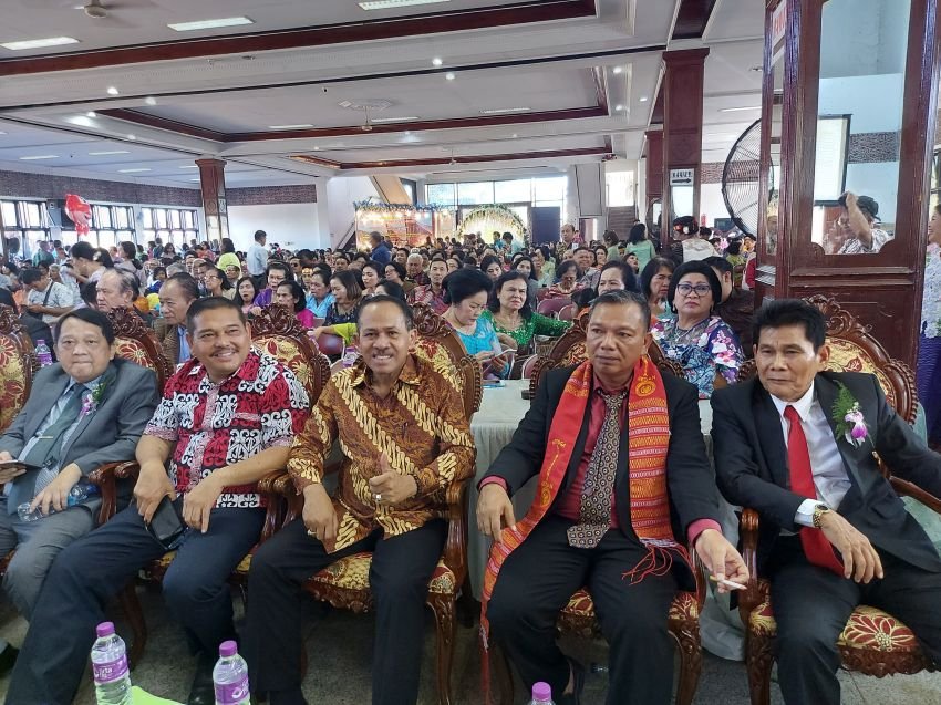 Hadiri Beberapa Undangan, Calon DPR RI Dr Maruli Siahaan SH.MH Didoakan dan Diulosi