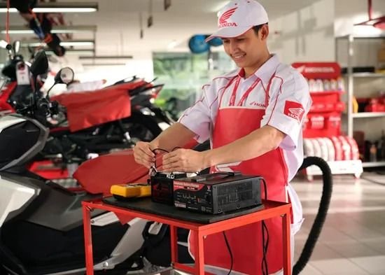Aman di Jalan, Pahami Penyebab Daya Aki Motor Drop
