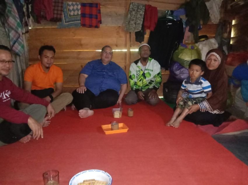Umair Seorang Mualaf Dapat Bantuan Sembako dari Pembina Yatibersa