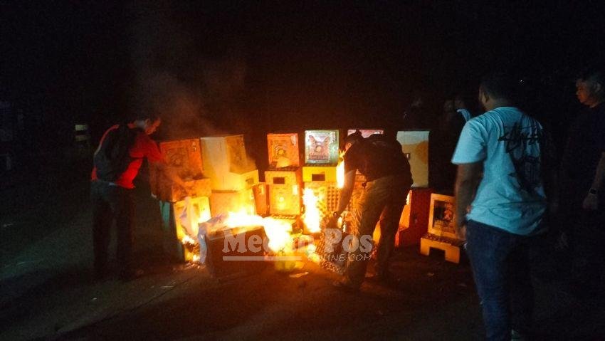 Dilaporkan Ada Peredaran Narkoba di Gang Pantai, Polisi Cuma Temukan-Bakar Puluhan Mesin Judi Jackpot