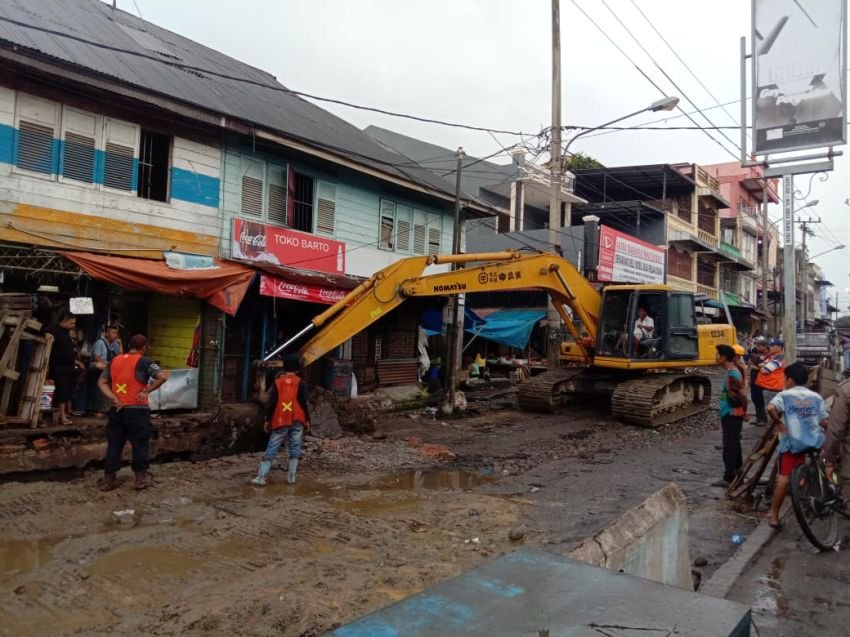 Penertiban Pedagang Pajak Pancur Batu Sempat Ricuh
