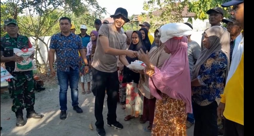 Forkopincam Airputih Salurkan Bansos dan Gotong Royong di Desa Aras
