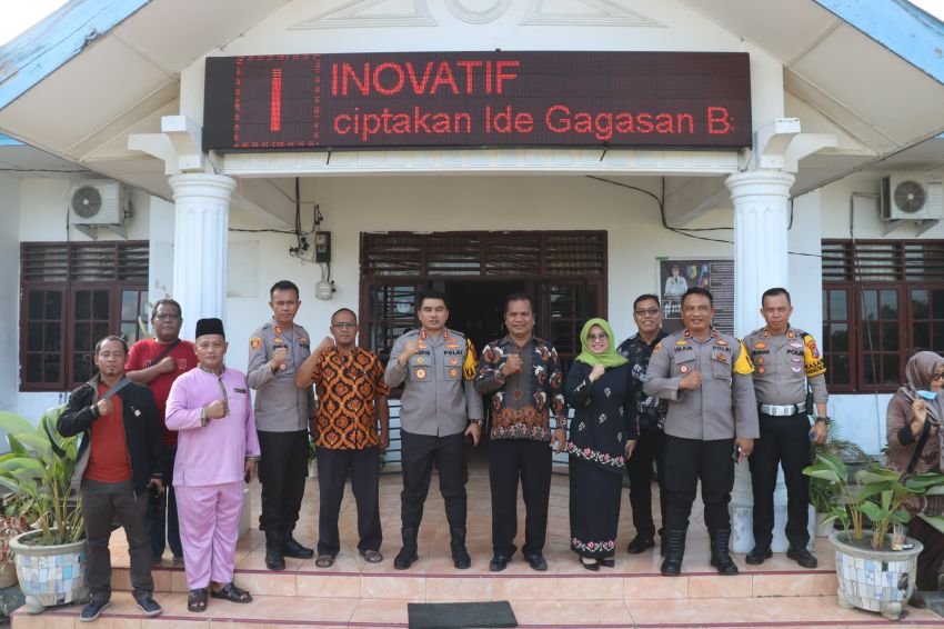 Kapolres Batu Bara Didampingi Kapolsek Indrapura Cek Gudang Penyimpanan Logistik Pemilu 2024 PPK Sei Suka