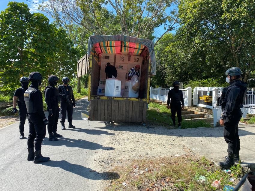 Polres Tanjung Balai Kawal Kotak Suara Pemilu Dari Kelurahan Ke Kecamatan Di Kota Tanjung Balai