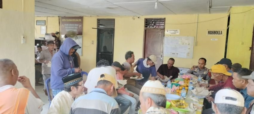 Polsek Medang Deras Jamu Puluhan Tukang Ojek Makan Bersama