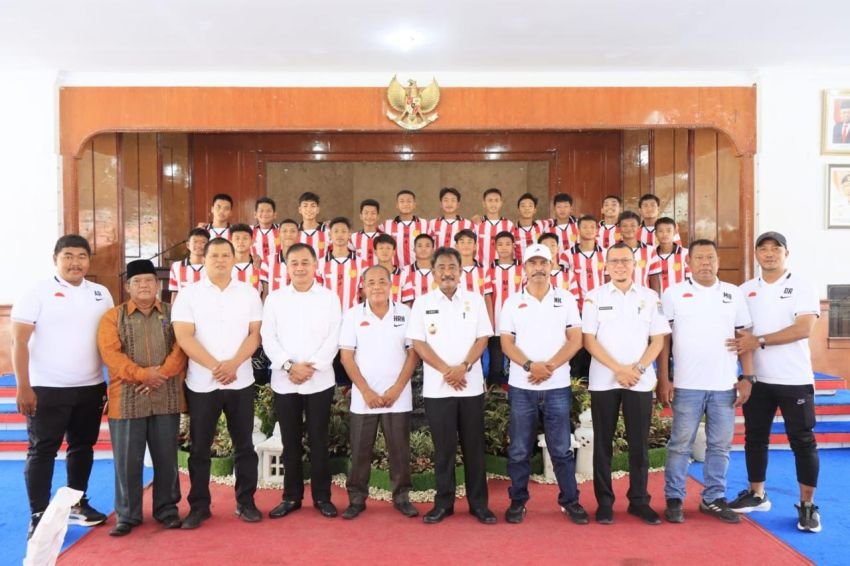 Wali Kota Binjai H. Amir Hamzah Lepas PSKB Junior Kota Binjai Ke Malaysia