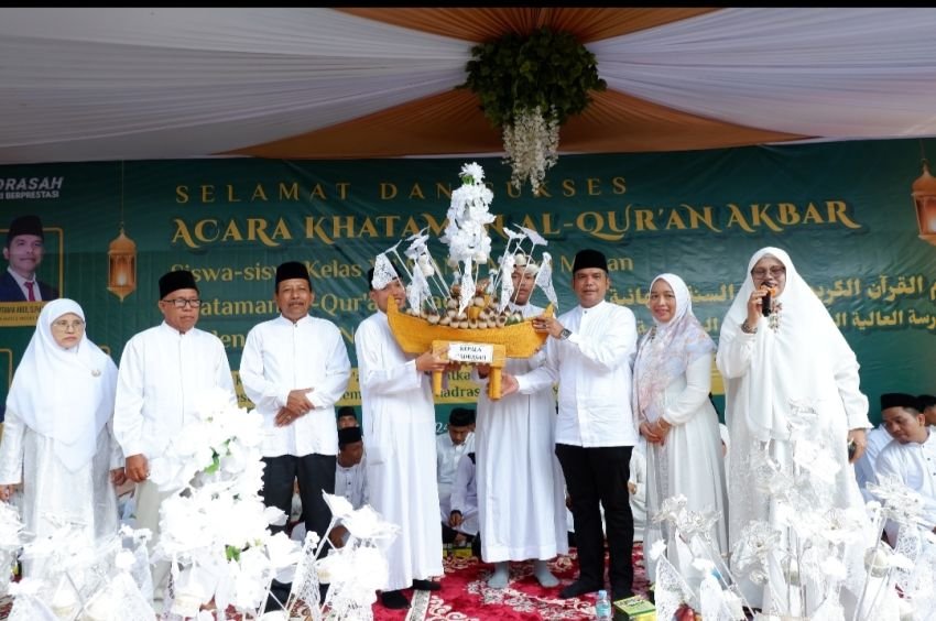 Doakan Siswa Kelas XII Lulus PTN, MAN 2 Model Gelar Khataman Alquran Akbar
