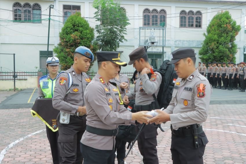 Kapolres Samosir Gelar Apel Pergeseran Pasukan Operasi Mantap Brata Toba 2023 - 2024
