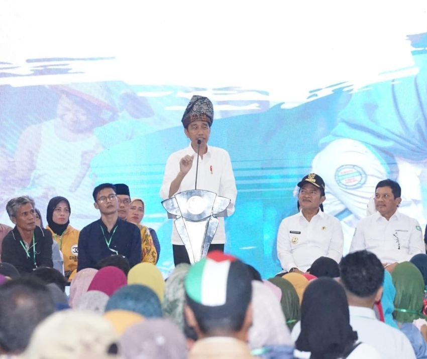 Presiden Jokowi Silaturahmi Dengan Ribuan Peserta JKN - KIS di Tebing Tinggi