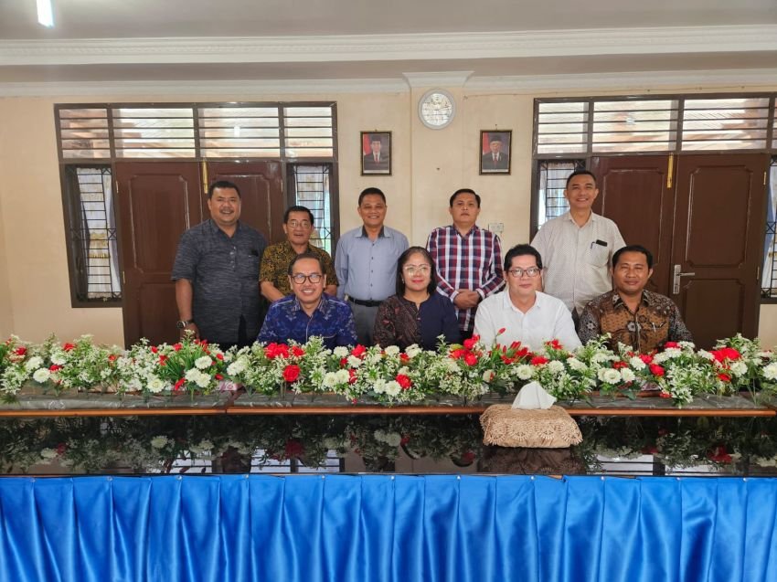 Reses ke Pulau Nias, Anggota DPR RI Dr Badikenita Sitepu Kunjungi Sinode BNKP dan Bahas Peremajaan Jalan Lingkar Nias