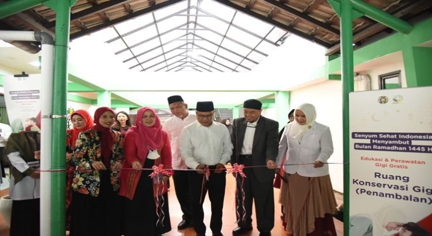 Pepsodent - FKG RSGM USU Edukasi dan Perawatan Kesehatan Gigi dan Mulut Kepada 1000 Santri di Medan