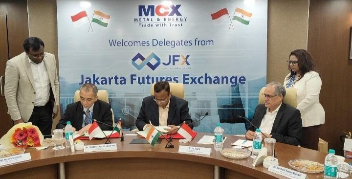 Perkuat Kerjasama Luar Negeri, JFX Tandatangani MoU Dengan MCX India