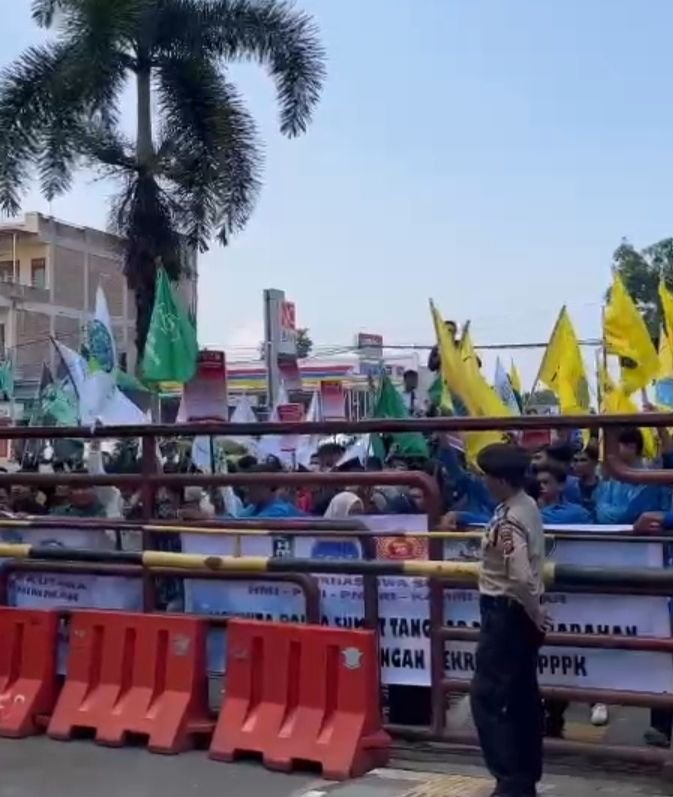 Kelompok Cipayung Demo Poldasu, Usut Tuntas Seleksi Penerimaan P3K di Kabupaten Kota
