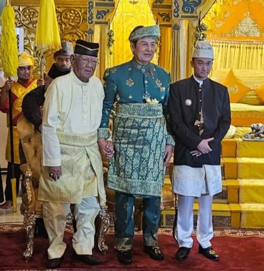 Sultan Deli Beri Gelar Datuk Seri Duta Peduka Raja pada Rahmat Shah