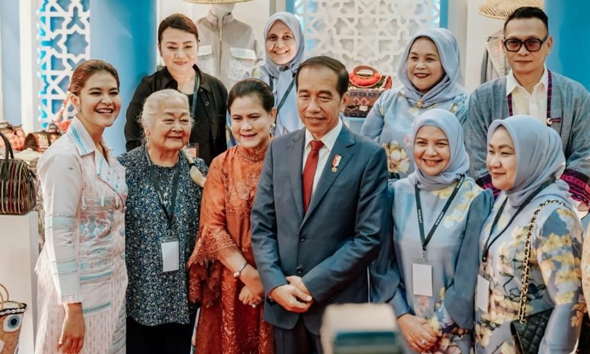 Presiden dan Ibu Negara Kunjungi Stand Dekranasda Kota Medan di INACRAFT 2024