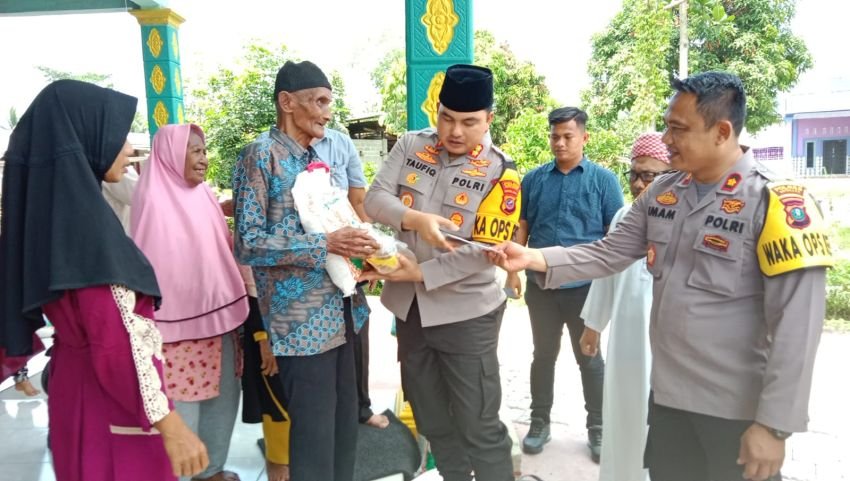 Kapolres Batu Bara Beri Bantuan ke Kaum Duafa dan Anak Yatim