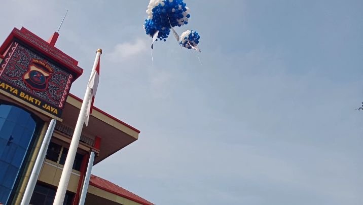 Polda Sumut Terbangkan Balon Hadiah 3 Ekor Sapi