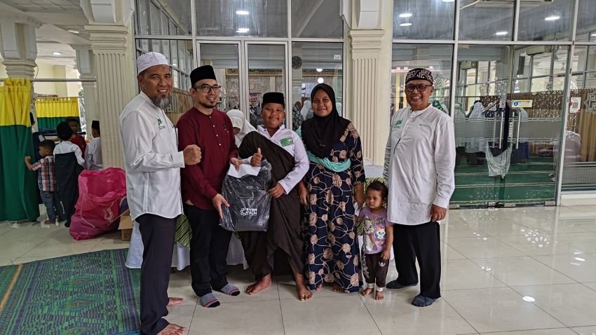 Donasi Telkom Regional 1 Bakti Sosial BKM Al-Hidayah Kelurahan Medan Tenggara Kota Medan