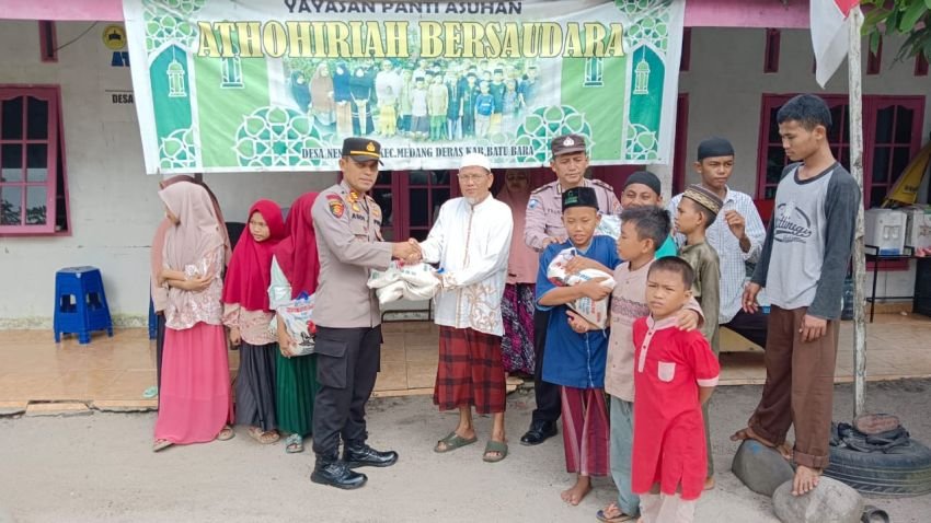 Kapolsek Medang Deras Polres Batu Bara Bansos ke Panti Asuhan Atthohiriyah