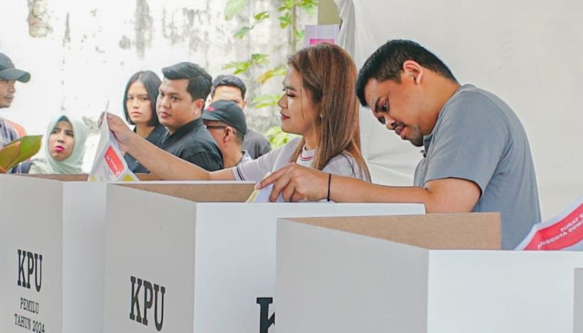 Bobby Nasution dan Kahiyang Ayu Gunakan Hak Suaranya pada Pilpres 2024