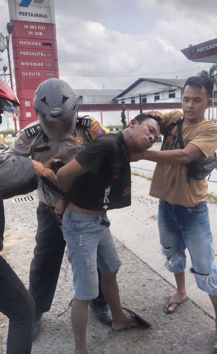 Banjing Loncat di Kayu Putih Tanjung Mulia Tak Berkutik Dipiting Kernet Truk