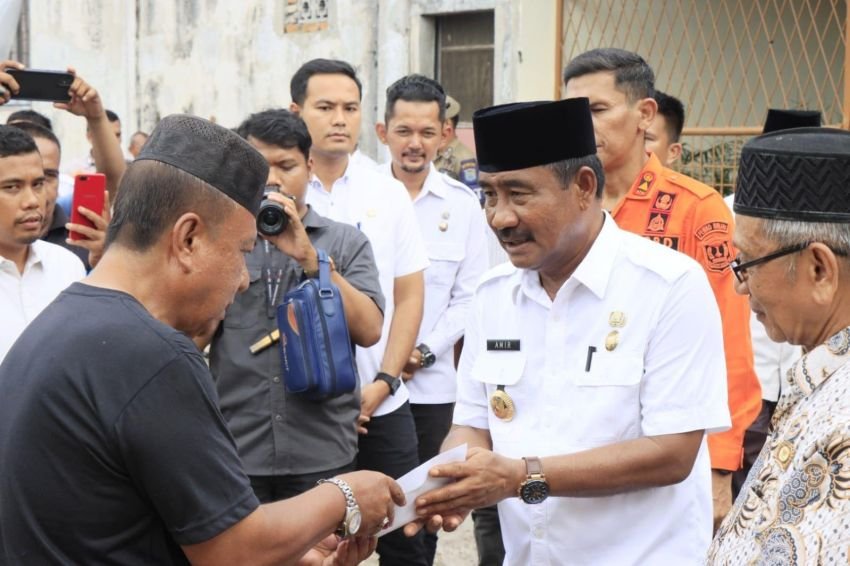 Wali Kota Binjai Bersama Baznas Berikan Bantuan Untuk Korban Kebakaran