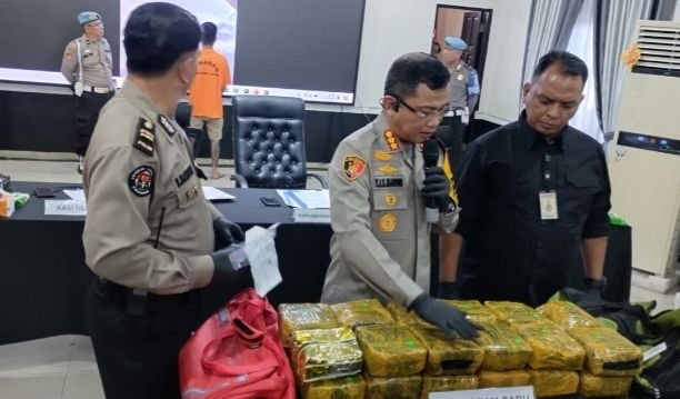 23,8 Kg Sabu Asal Malaysia Disimpan di Apartemen : Kurir Diciduk, BD Besar Kabur