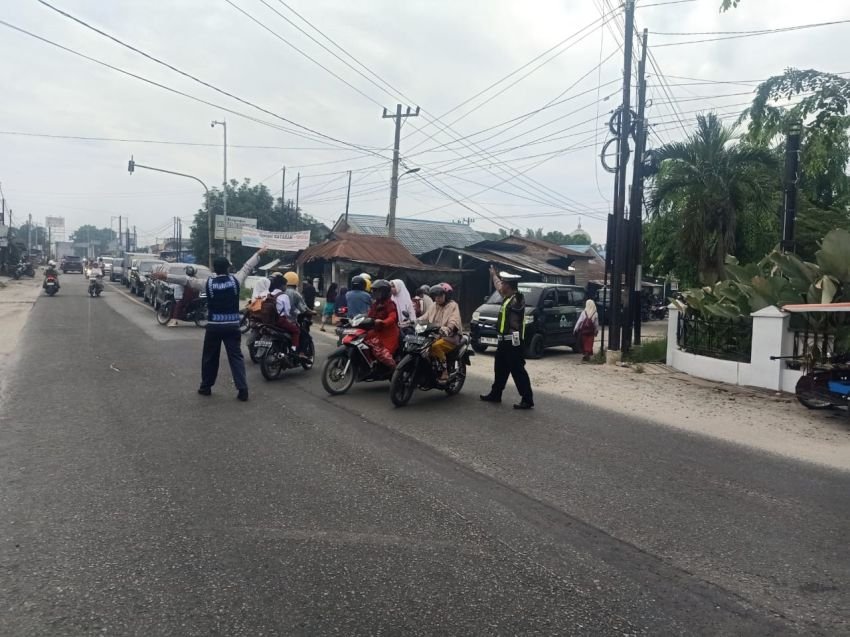 Pengaturan Lalu-lintas Pagi Wujud Nyata Polisi Hadir Di Tengah Masyarakat