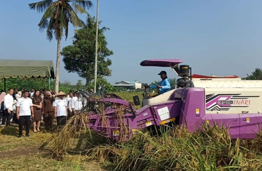 Panen Raya Padi, Koptan Tebing Tinggi Terima Bantuan Alat Pertanian dari Kementan