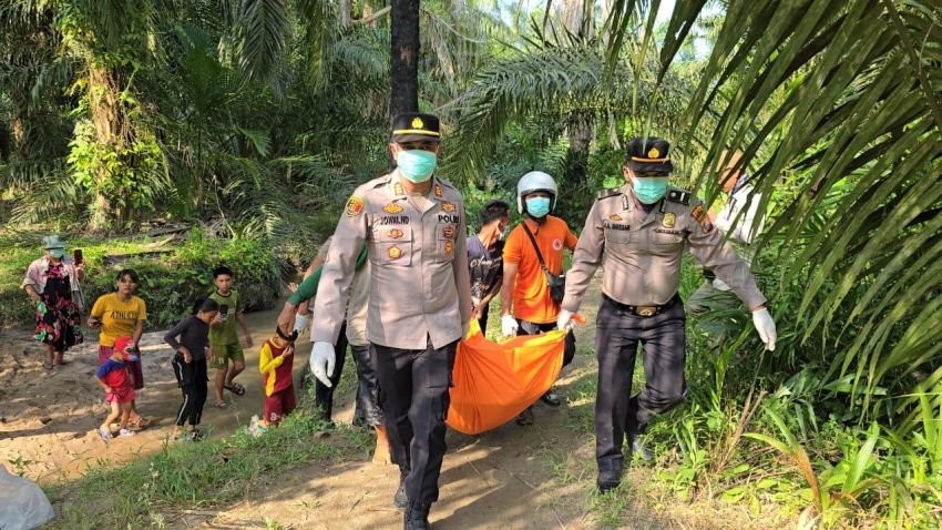 Mayat MR X Ditemukan Tersangkut di Sei Dalu Dalu Desa Tanjung Muda