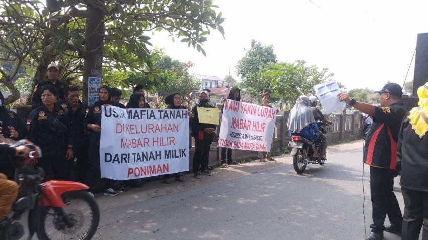 Warga Mabar Hilir Gelar Demo, Tuding PT PKS Serobot Lahan Warga