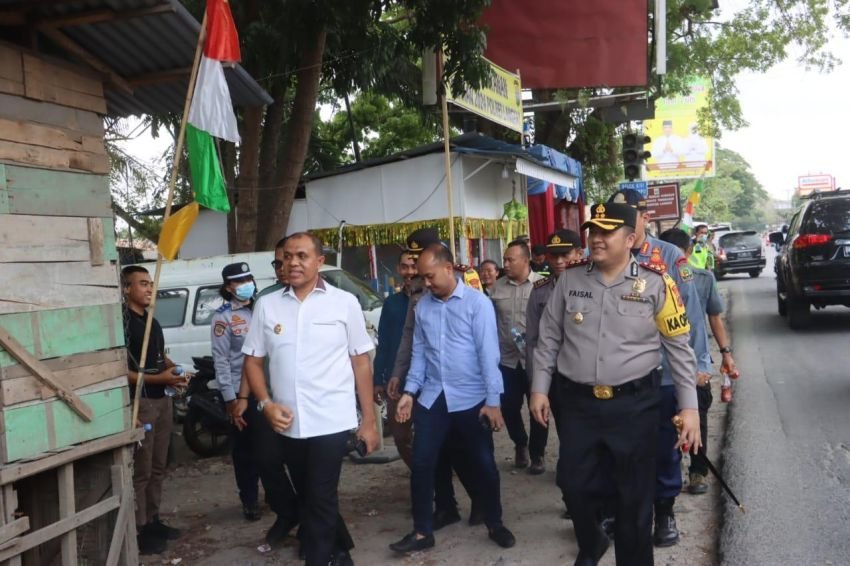 Pj Bupati Langkat Bersama Kapolres Tinjau Pos Pelayanan Polres Langkat