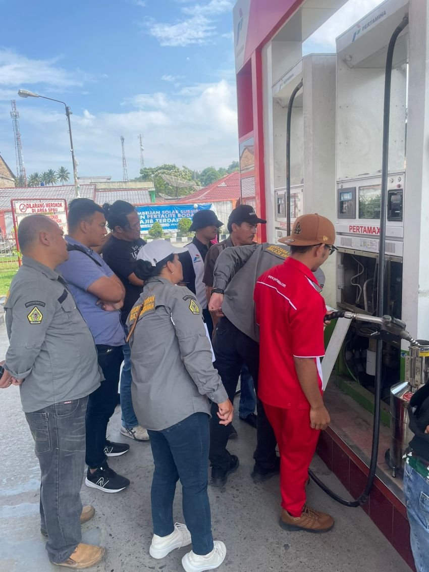 Tipidter Sat Reskrim Polres Samosir Melakukan Pengecekan ke SPBU Pangururan