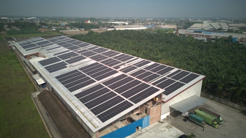 PT Namasindo Plas Gunakan Energi Surya dalam Pembuatan Botol PET Daur Ulang