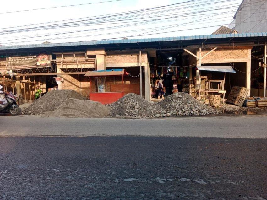 Bangunan 6 Unit Ruko di Areal Pasar Gambir Tembung Diduga Tak Miliki IMB