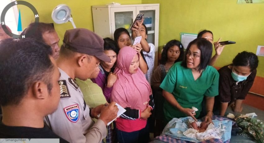 Bayi Laki-Laki Ditemukan Terletak di Pinggir Jalan