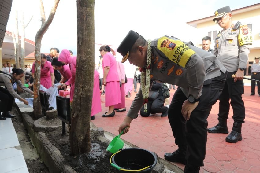Kunker ke Polres Taput, Kapolda Sumut Harap Polisi Jadi Pelopor Kebaikan