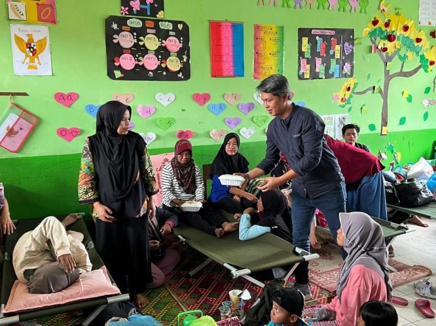 Indosat Ooredoo Hutchison Salurkan Bantuan Bagi Masyarakat Korban Bencana Banjir Lahar Dingin di Sumbar