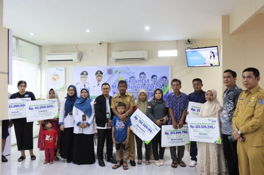Peringati Hari Buruh, Pemko Binjai Bersama BP Jamsostek Berikan Santunan Kepada Ahli Waris