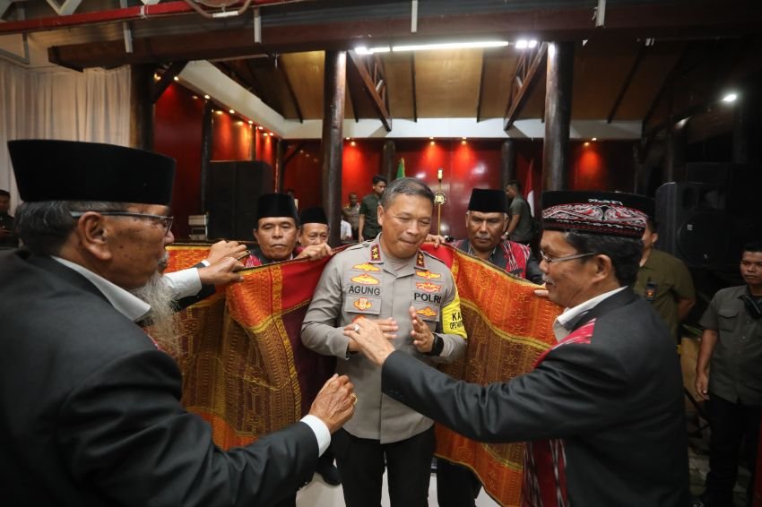 Silaturahim Bersama Tokoh Masyarakat Tapanuli Utara, Kapolda Sumut: Polisi Menjadi Bagian Dalam Menguatkan Sendi Kehidupan