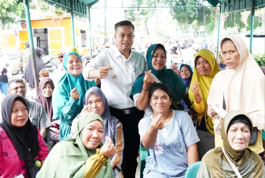 Tinjau Penyaluran Bantuan Pangan, Pj Wako Tebing Tinggi Ajak Warga Bersyukur