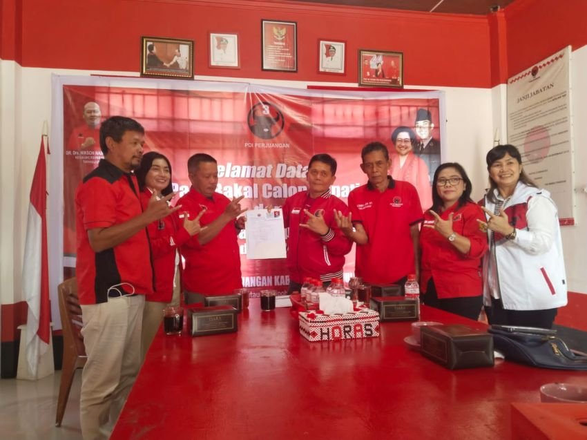 Putra Pahae Poaradda Nababan Mendaftar Ke PDIP Taput