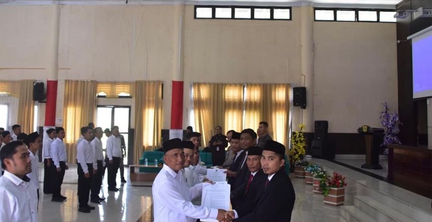 Komisioner KPU Pakpak Bharat Lantik 40 Orang PPK di 8 Kecamatan