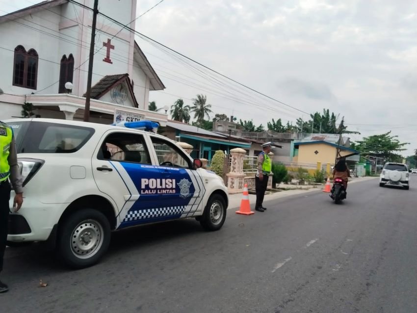 Wujud Pelayanan Terhadap Masyarakat Yang Beribadah, Polres Batubara Berikan Pengamanan di Gereja