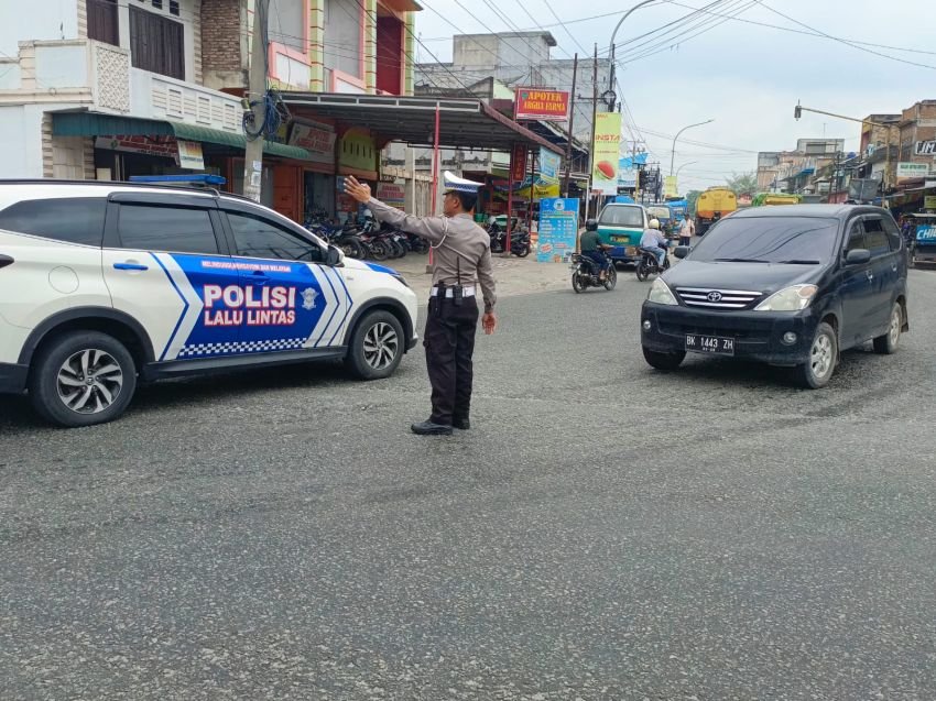 Berikan Himbauan Tertib Lalu Lintas Dijalan Raya, Dilaksanakan Polisi NYINYII Satuan Lalu Lintas Polres Batubara