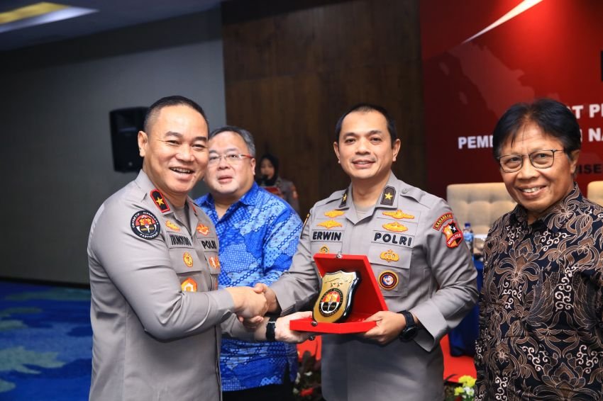 Dialog Publik Divhumas Polri: Lanjutkan Agenda Pembangunan Nasional Menyongsong Indonesia Emas 2045